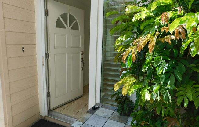Luxury Woodbridge Lakeview Home 3 Bedroom plus Office/Den 2 1/2 Bath