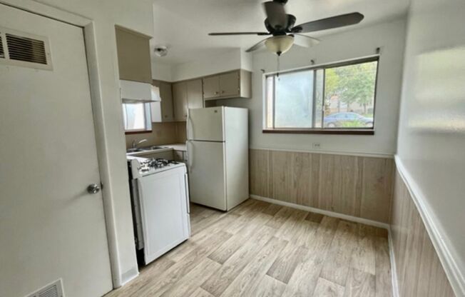 2 beds, 1 bath, 730 sqft, $1,100, Unit Apt 1