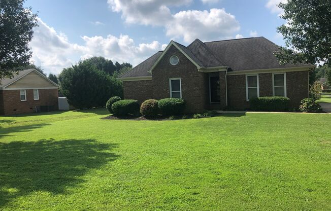 Lovely 3 Bed 2 Bath Ranch Home in Monroe!