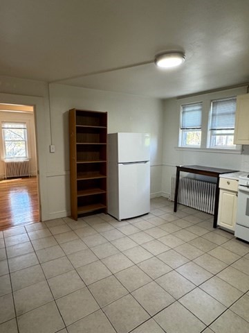 2 beds, 1 bath, 900 sqft, $2,195, Unit 4