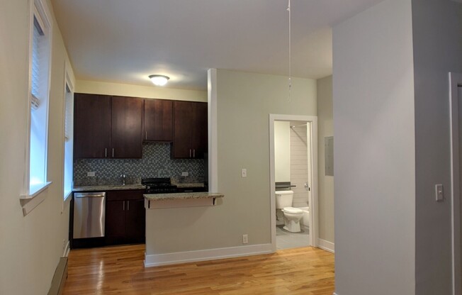 635 W Barry Ave