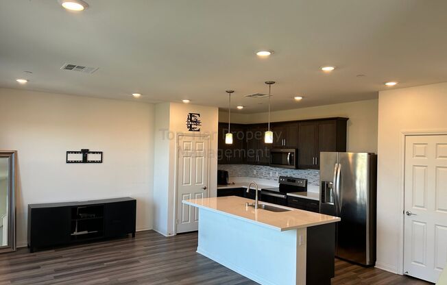 **Beautiful 2 bed / 2.5 bath Town Home in San Marcos - Available 04/01 **