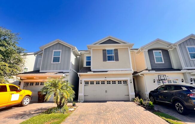 Charming 3-Bedroom Townhome with Community Amenities in Orlando!