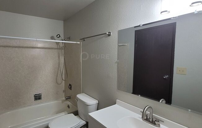 2 beds, 1 bath, 895 sqft, $1,675, Unit Unit D