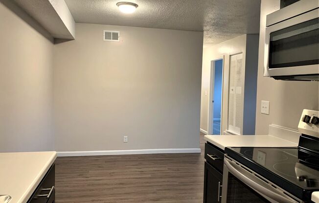 2 beds, 1.5 baths, 835 sqft, $1,085, Unit N-0612