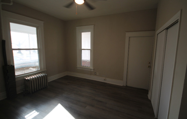 1606 W MAIN ST