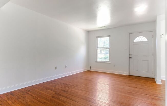 Move In Ready Townhome in Gaithersburg!
