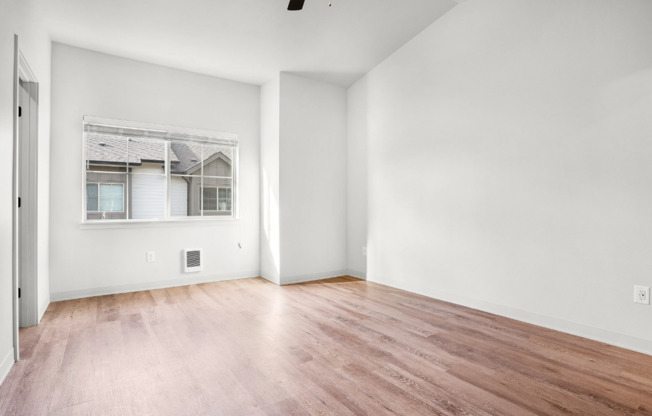 3 beds, 2 baths, 1,871 sqft, $2,880, Unit H-C