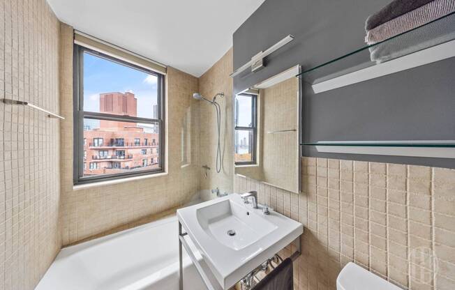Studio, 1 bath, $3,200, Unit 14M