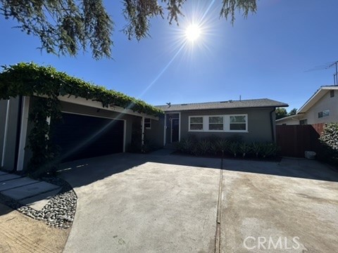 3 beds, 2 baths, 1,800 sqft, $4,600