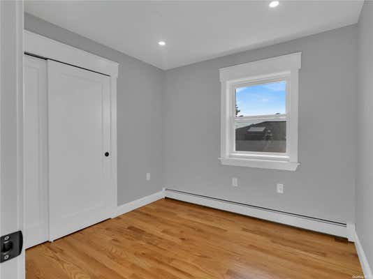 3 beds, 1 bath, 1,300 sqft, $3,200