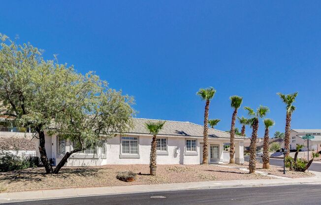 3 bedroom home with RV Parking in Calico Ridge!!