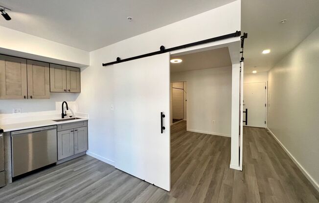 1 bed, 1 bath, 504 sqft, $1,600, Unit 512