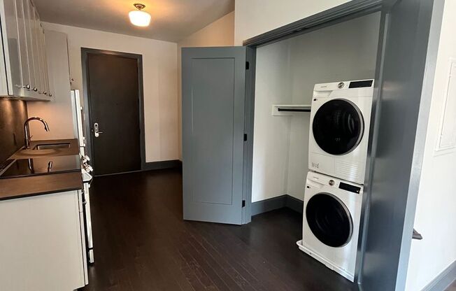 1 bed, 1.5 baths, 750 sqft, $2,199, Unit 503