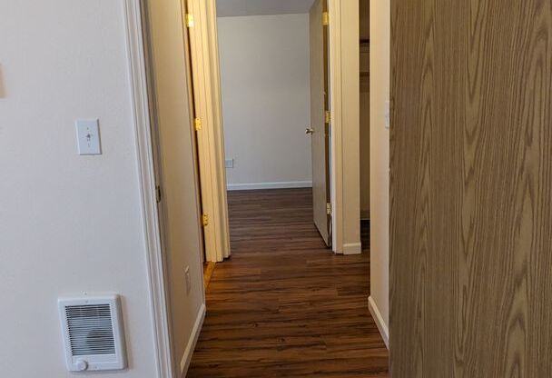 2 beds, 1 bath, 750 sqft, $1,425, Unit 26
