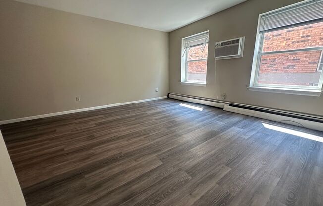 1 bed, 1 bath, $1,195, Unit 104
