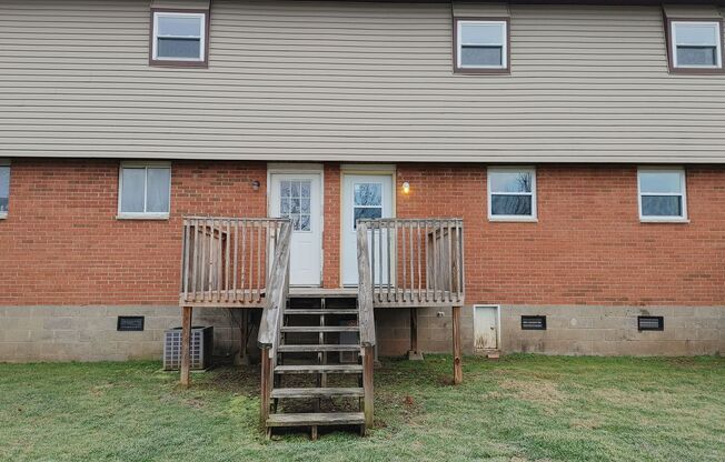 2 beds, 1.5 baths, $995, Unit 102