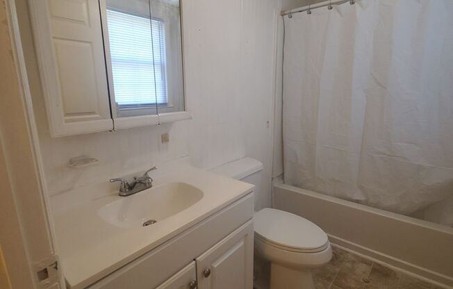 2 beds, 1 bath, $1,050