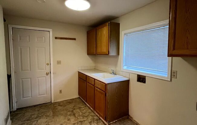 1 bed, 1 bath, $1,500, Unit 1017 1/2