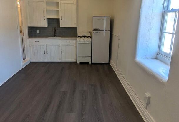 1 bed, 1 bath, 380 sqft, $1,650, Unit Apt. 4