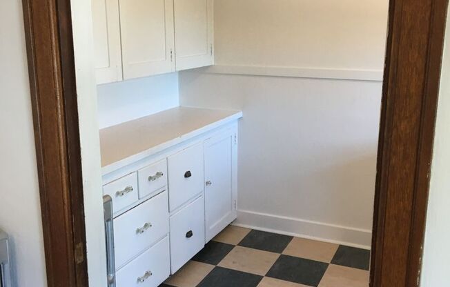 Studio, 1 bath, 400 sqft, $1,250