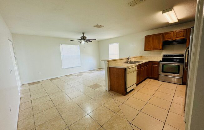 Charming 4 beds 2 baths in Poinciana