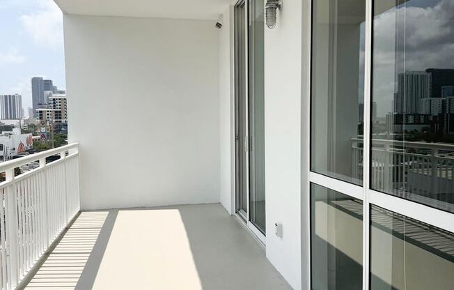 Studio, 1 bath, 962 sqft, $3,150, Unit Unit 705