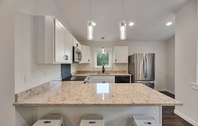 For Rent: Stunning 2BR/1BA Above-Garage Apartment in Kirkland