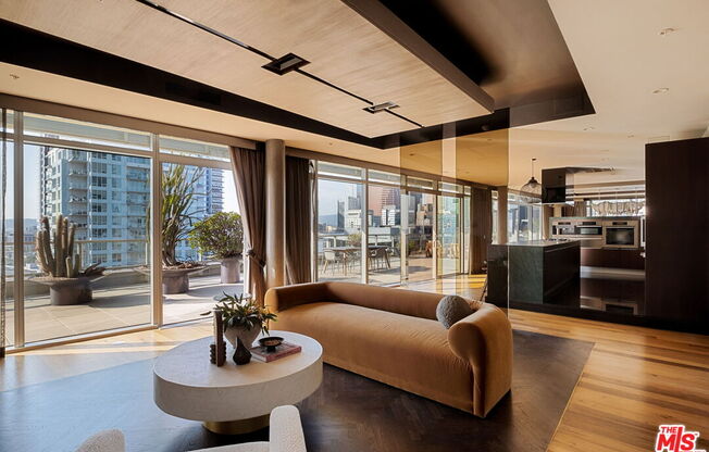 3 beds, 4 baths, 3,670 sqft, $15,000, Unit 2204