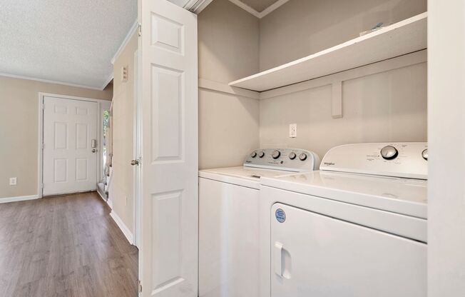 Charming End Unit Townhome near Downtown Durham with 2 Beds/1.5 Baths