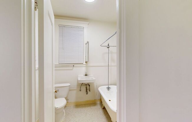 Studio, 1 bath, 373 sqft, $1,600, Unit 323