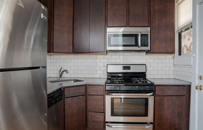2 beds, 1 bath, 700 sqft, $1,825, Unit 3008-2S