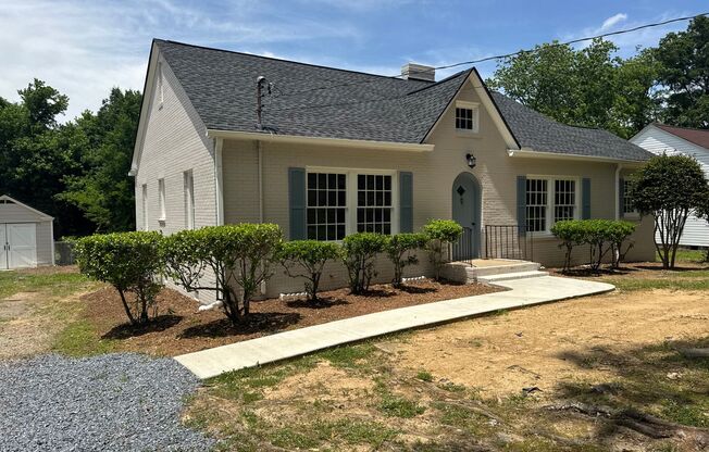 Renovated 3/2.5 House with bonus room in South Rome- $1,895