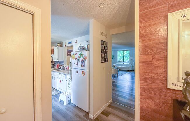 Comfortable, Modern & Full of Natural Light - 2bd/2ba Condo for Rent!