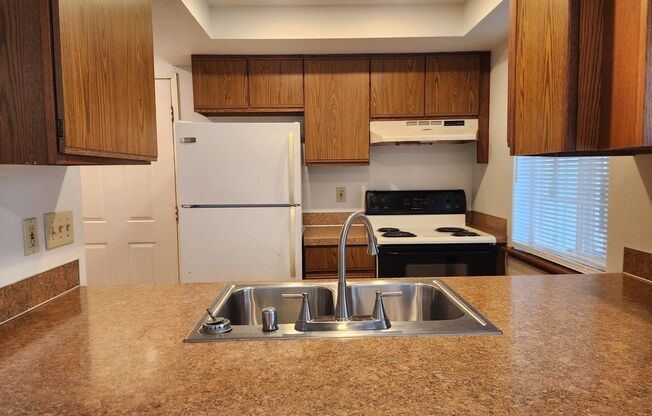 2 beds, 1 bath, $1,600, Unit 2