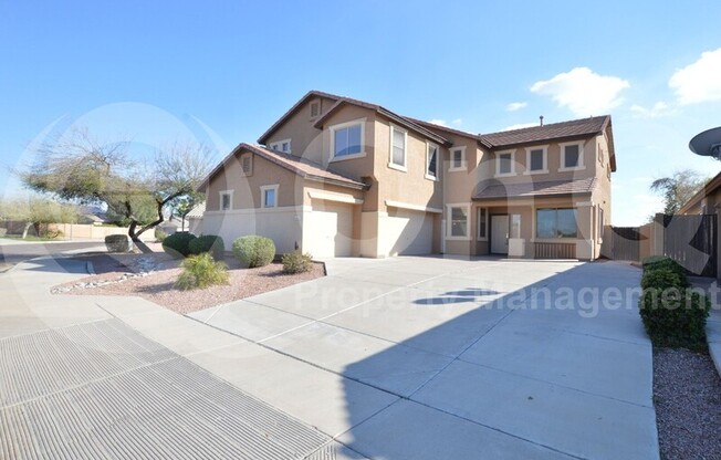 4631 W DESERT LN