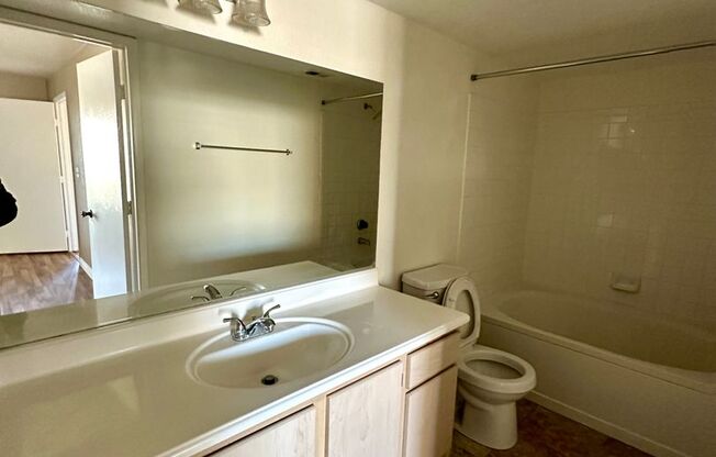2 beds, 2 baths, $1,299, Unit # 2095