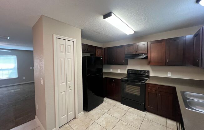 3 beds, 2 baths, $1,525