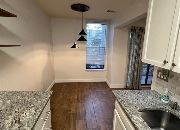 1 bed, 1 bath, 675 sqft, $1,750, Unit B