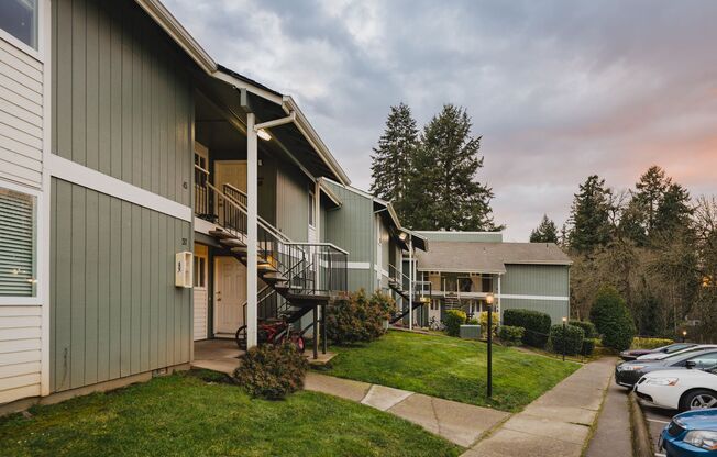 MeadowBrook Apartments