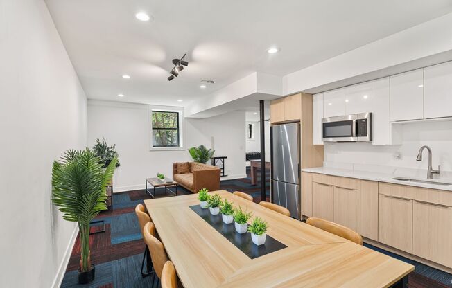 3 beds, 1 bath, 609 sqft, $2,150, Unit 1552-3F