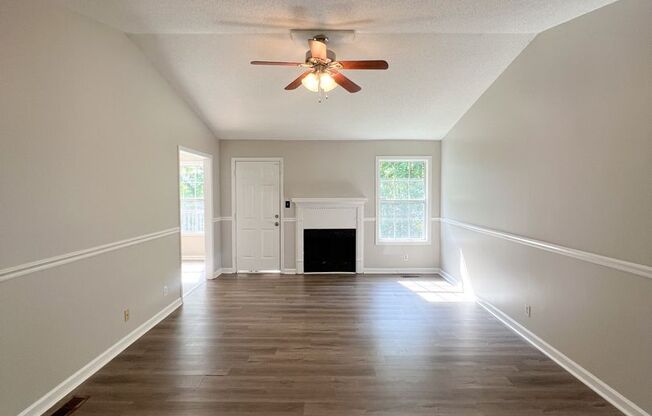 Large Deck and Fenced Backyard!
