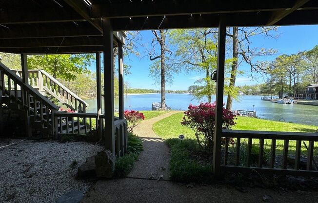 Gorgeous Home on the Lake in Lakeland!!