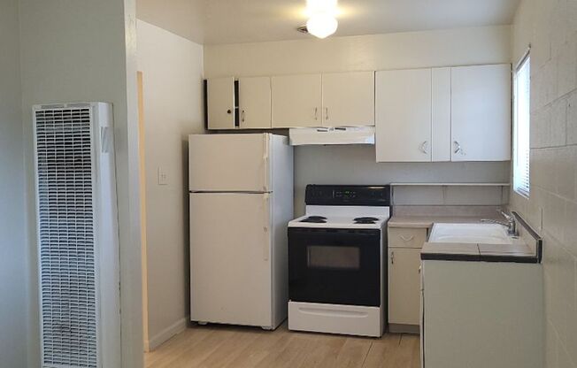 917 Willow St Unit B - Ground Floor 1-Bedroom near Midtown - Available November 1st