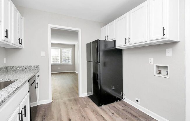 2 beds, 1 bath, $1,495, Unit 1827 Academy St