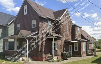 1206 LAWRENCE RD NE