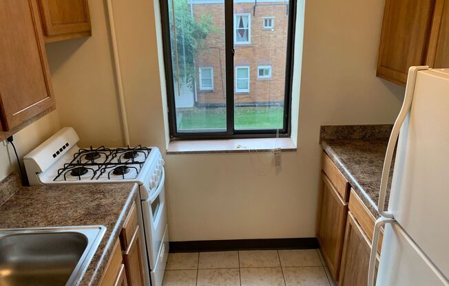 1 bed, 1 bath, 600 sqft, $1,239, Unit 5627 Rippey St. #B3