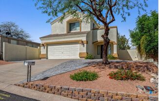 Beautiful 3 Bed/2.5 Bath Home in Phoenix! NO HOA & Well Maintained!