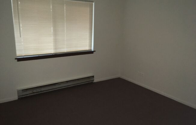 2 beds, 1 bath, $1,670, Unit 3B