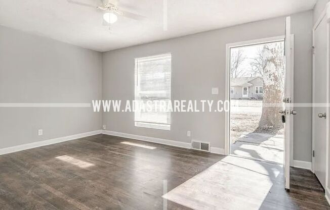 Beautiful 3 Bed/1 Bath Home in KCMO/Raytown Schools-Available in MAY!!